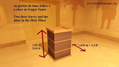 As portas de duas folhas e o altar