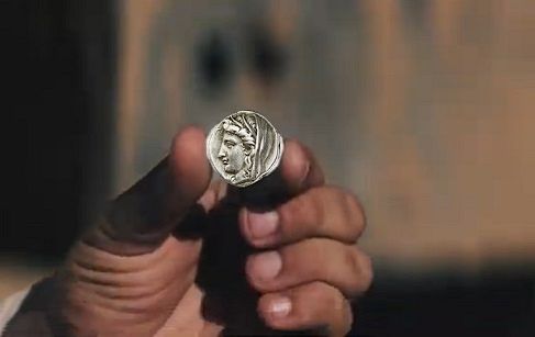 Pedro tirou 1 est&aacute;ter da boca do peixe