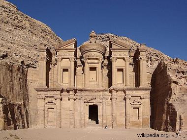 Al-Deir (O Monastério)