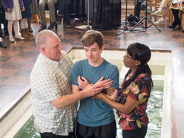 Batismo nas águas por imersão