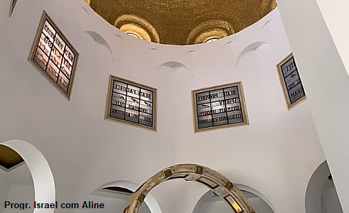 A Igreja das Bem-Aventuranças – vitrais