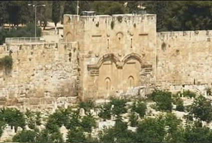 A porta dourada do templo